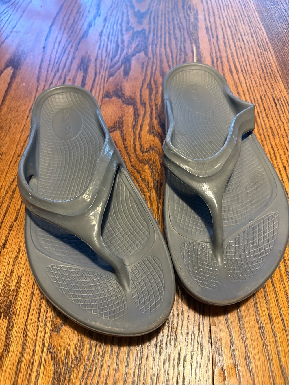 Women’s Oofos Oohlala Sandal in Slate Gray, size 11